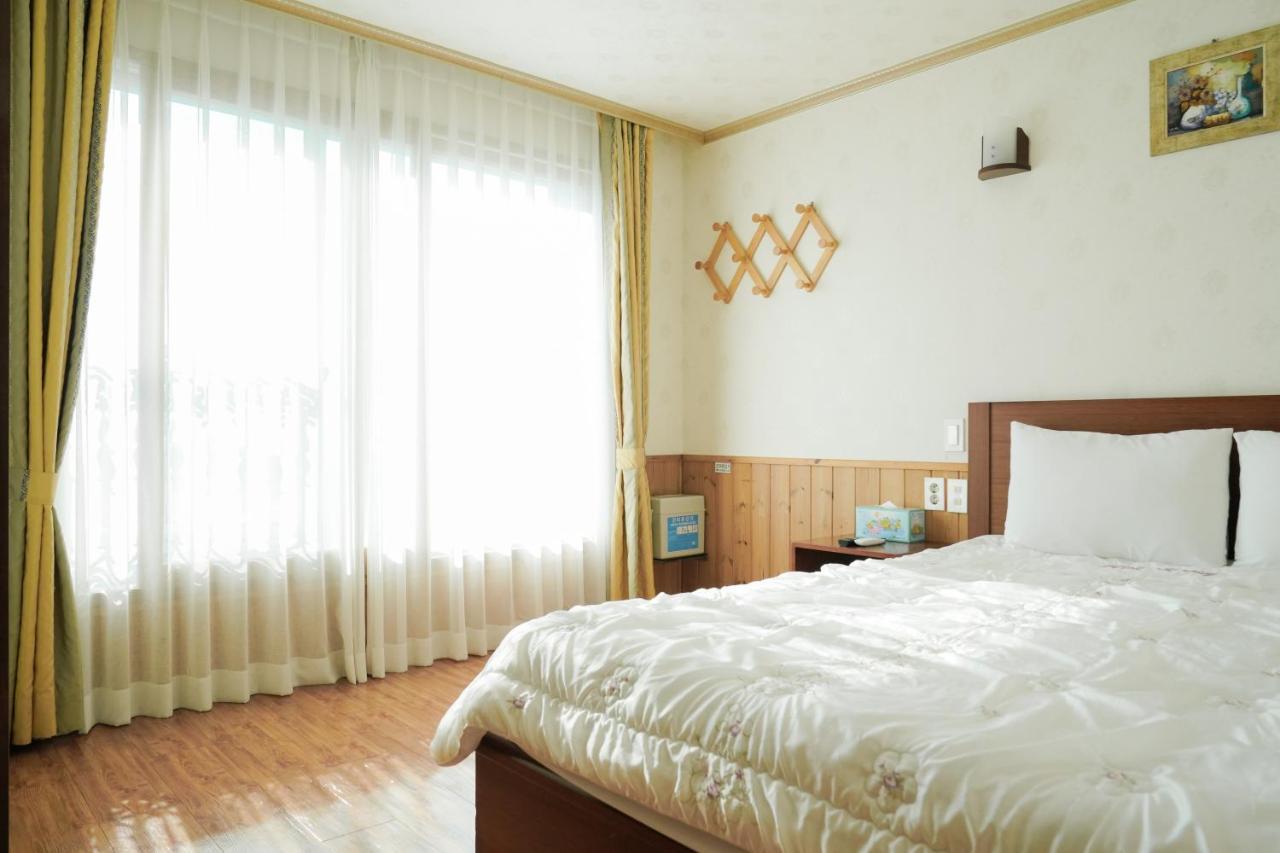 Jungmun Haesung Parktel Villa Seogwipo Exterior foto